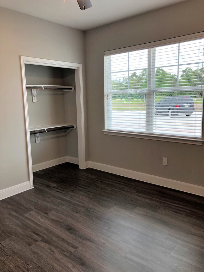 Silverwood at Hackberry Creek Apartments Mont Belvieu, TX