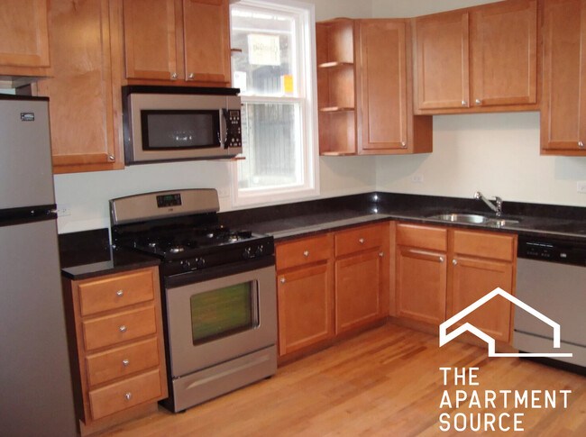 Photo - 852 W Buckingham Pl Condo Unit R2