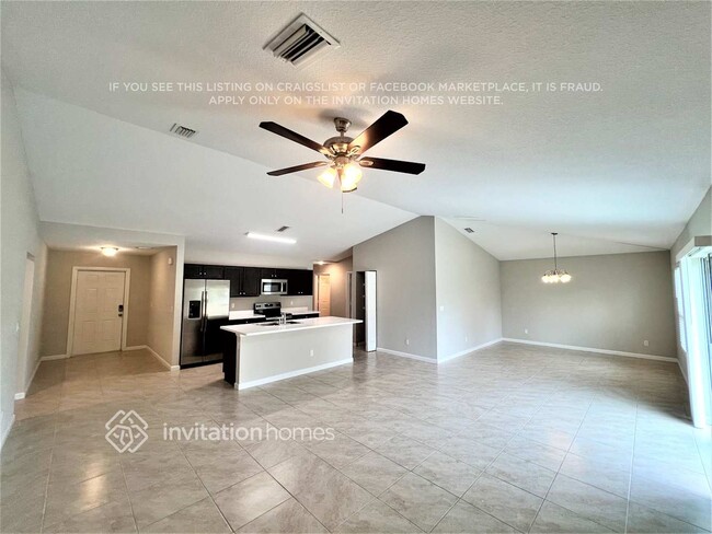 Photo - 832 SE Starflower Ave