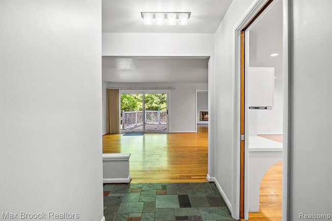 Photo - 966 Woodlea St