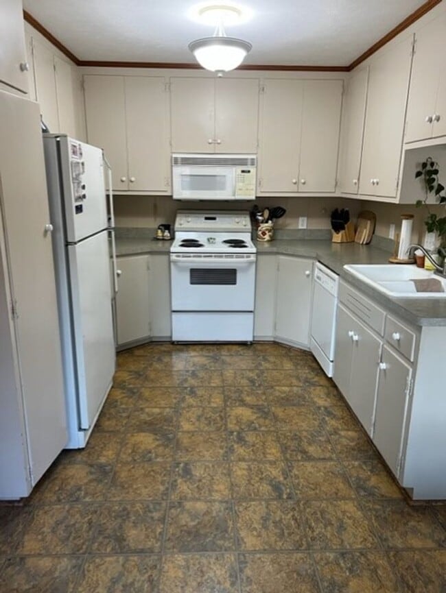 Photo - 743 Hollon Ave