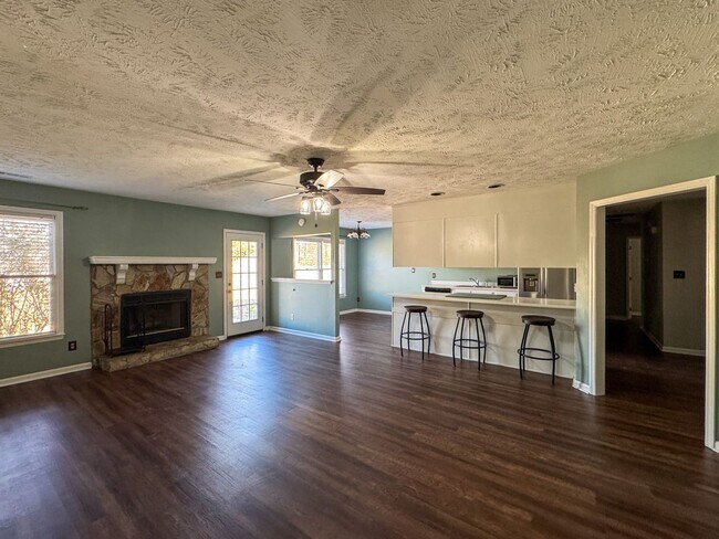 Photo - Charming 3 Bed 2 Bath Home with Fenced Backyard