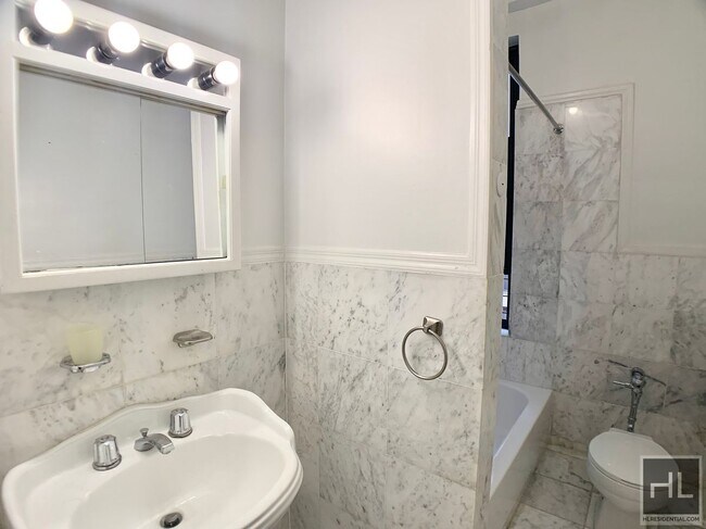 Photo - WEST 58 STREET Unidad PHA