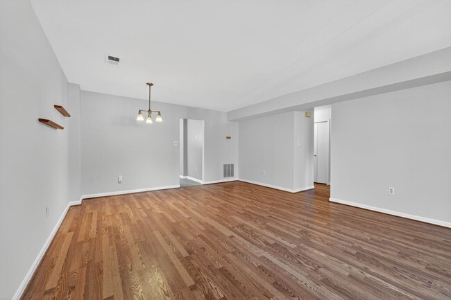 Photo - 1625 S Barton St