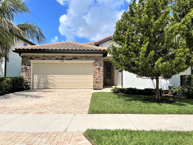 Building Photo - 9444 Glenforest Dr