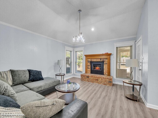 Photo - 307 Illinois Dr