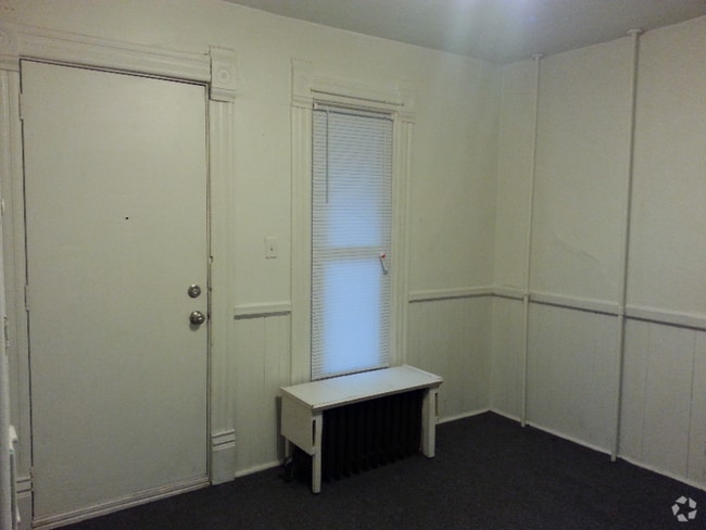 Building Photo - 1575 Coit Ave NE Rental