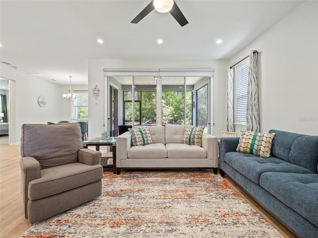 Photo - 73 Moana Ct E