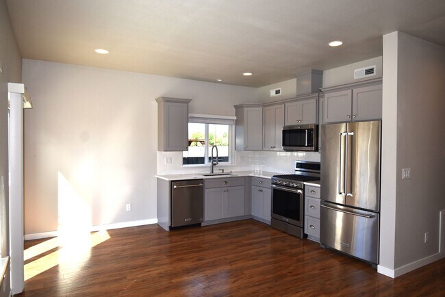 Photo - 556-558 Harrison St. Unit 558 Harrison St