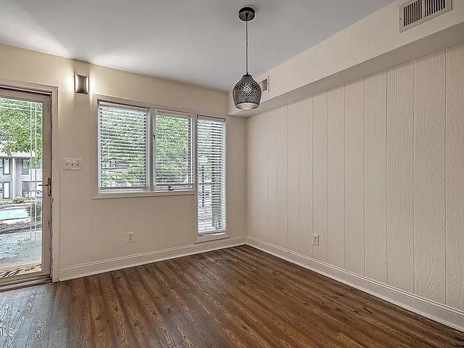 Photo - 115 Beechnut St Unit G9