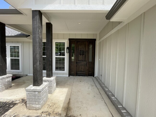 Photo - 115 E 8th St