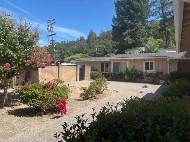Building Photo - 3751 Mosswood Dr Unit 3751 Mosswood Dr