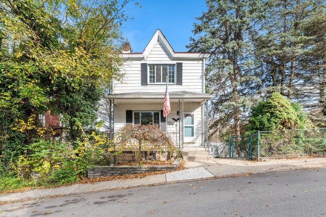 Building Photo - 2 Bed 1 Bath House