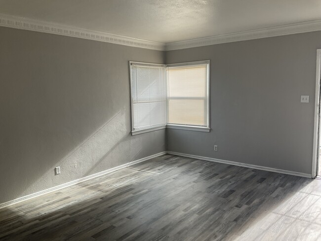 Large Living Room - 1709 S Redondo Blvd