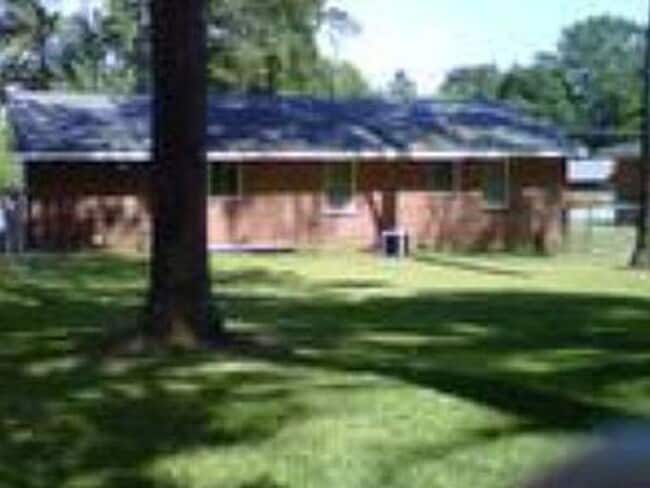 2691 Fernwood Ave