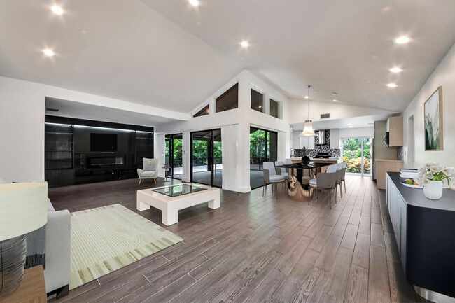 Photo - 5529 Lakeview Mews Terrace