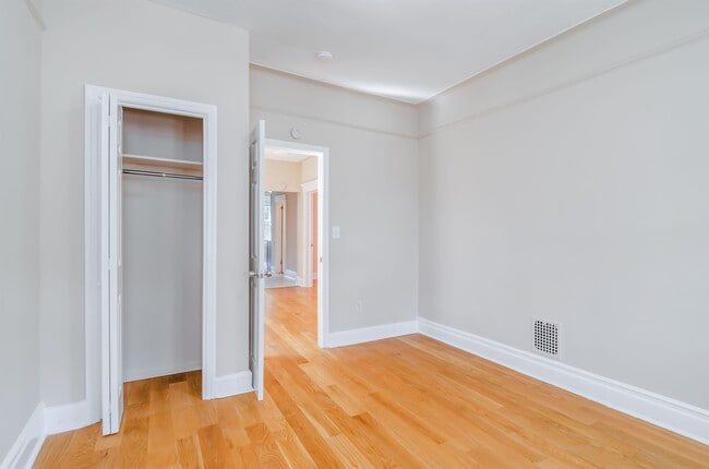124 W 54th St Unit 2
