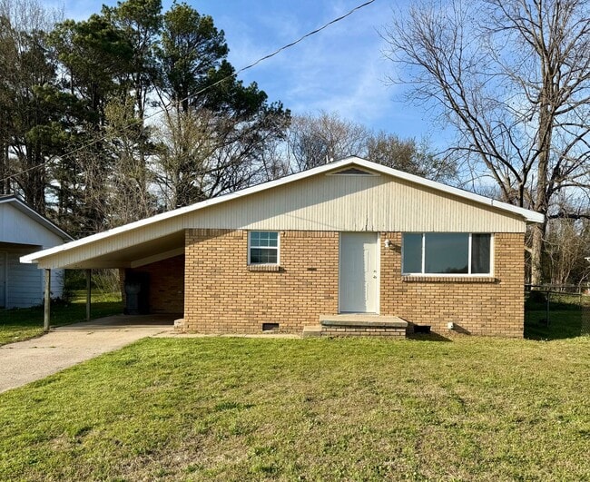Building Photo - 3 Bedroom/1.Bathroom Home in Paragould AR - $1,150/month