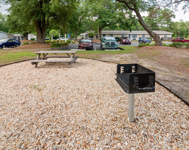 Photo - Davis Gardens Apartments