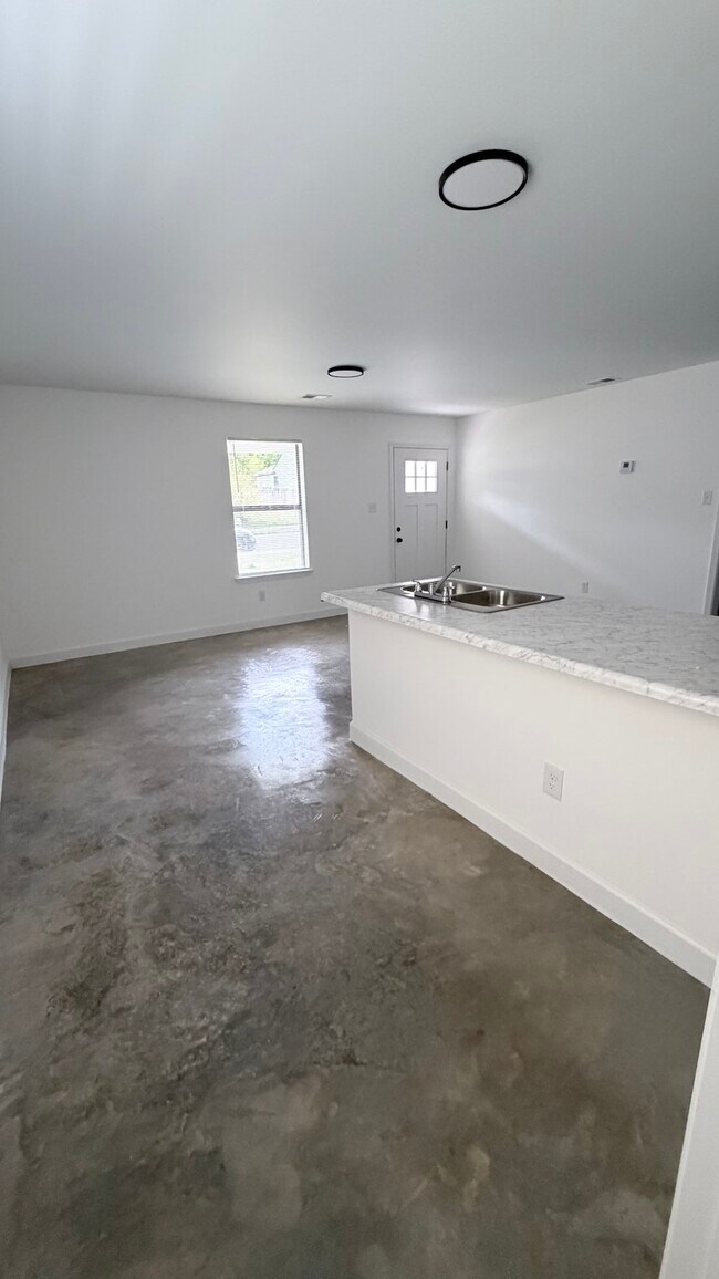 Photo - 851 Kippley St