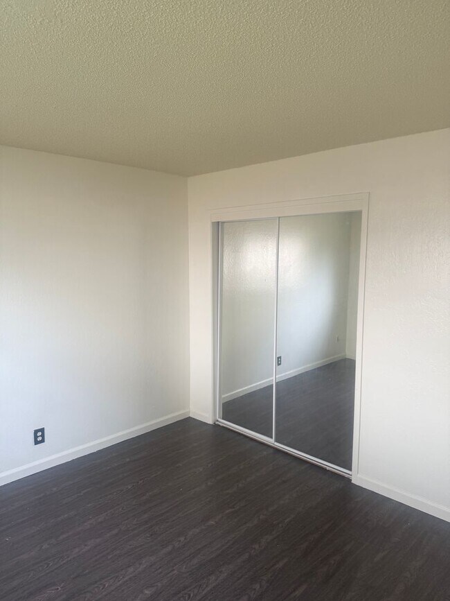 Photo - Spacious Condo near Shopping and Dining! Unidad 1