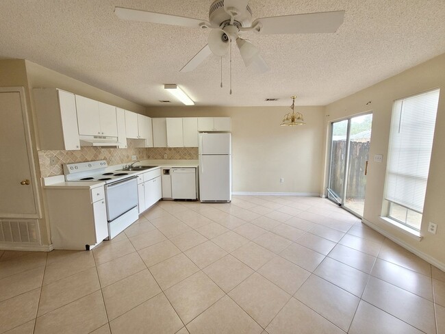 Photo - 647 Virginia Oak Ct