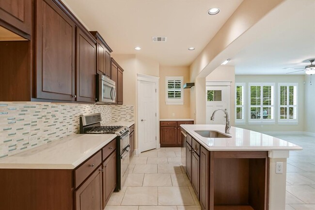 Photo - 10908 Railway Ln House