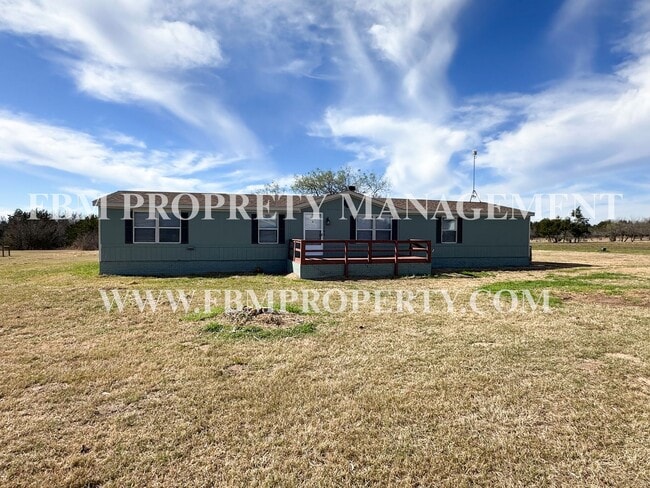 Building Photo - 135 SE County Rd 3144
