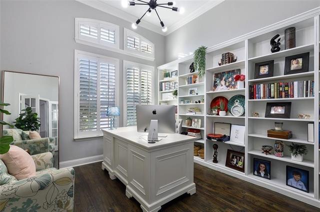 Photo - 2533 Windsor Castle Way