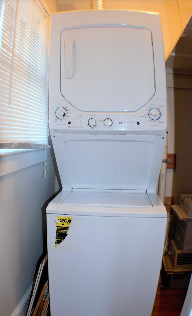 "Charming 2-Bed Home with Gleaming Hardwood Floors in Hendersonville!"