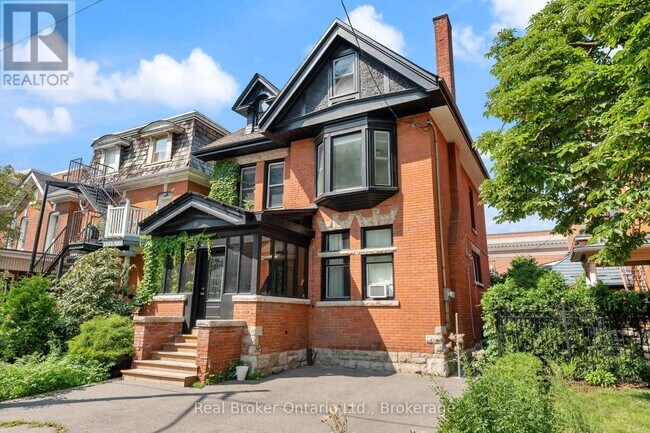 Photo - 128 Herkimer St Unit 2