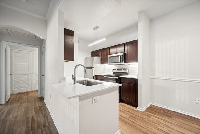 Photo - Colonnade at Willow Bend