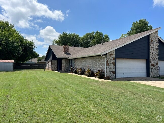 Building Photo - 607 N Robin Way Rental