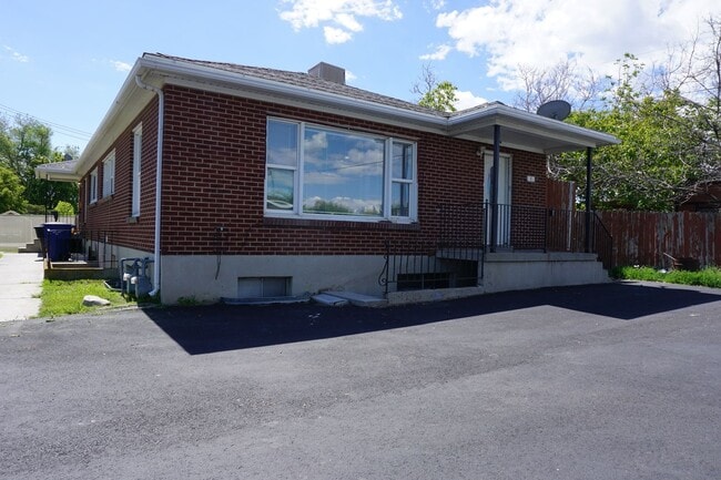 Building Photo - 3543 Valley Heights Dr Unit Dr#4