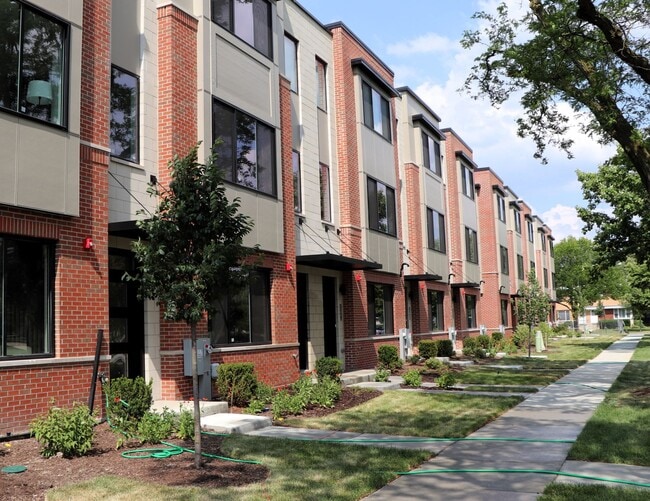 Building Photo - Lions Park Row