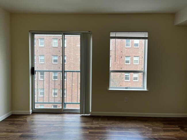 Photo - Lee Court