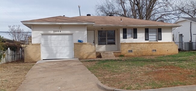 Building Photo - 2004 Sandra Dr