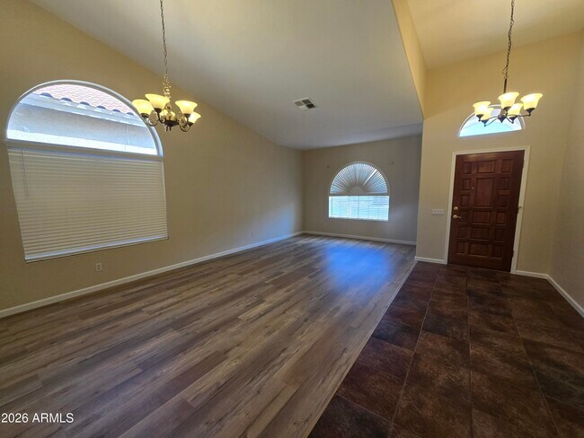 Photo - 634 W Silver Creek Rd