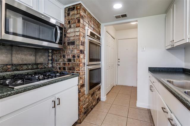 Photo - 641 Cambridge Dr