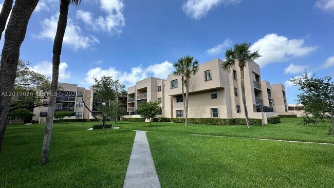 Building Photo - 10425 SW 112th St Unit 315