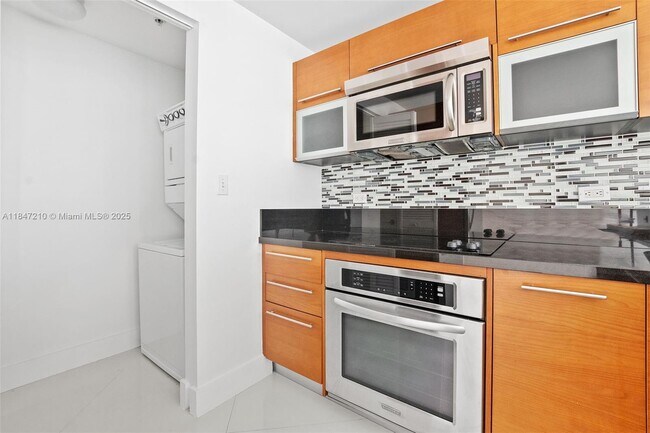 Photo - 253 NE 2nd St Unidad 3602