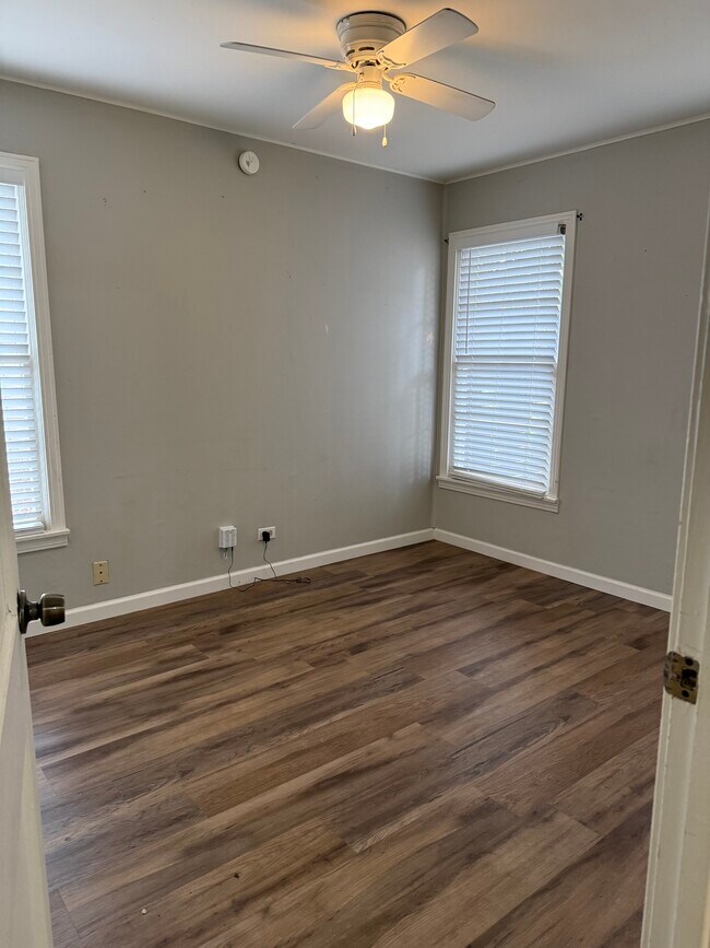 Photo - 609 Victoria St