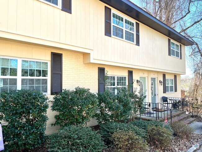 Building Photo - 1902-C James St - Available Now! Rental