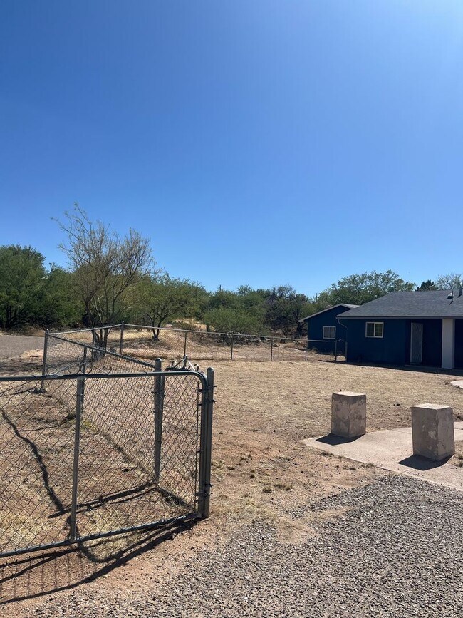 626 S Huachuca St