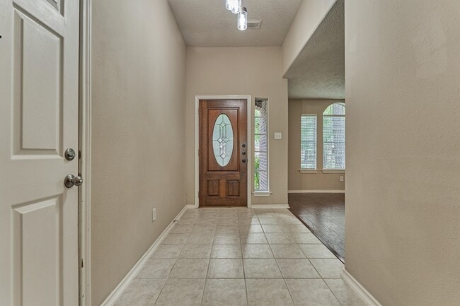 Photo - 27 E Russet Grove Cir