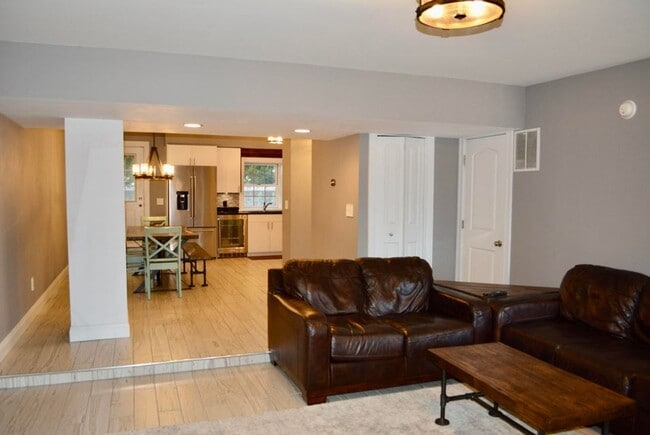 Photo - 3-bedroom, 2.5 bathroom partially furnished home in Saint Joseph