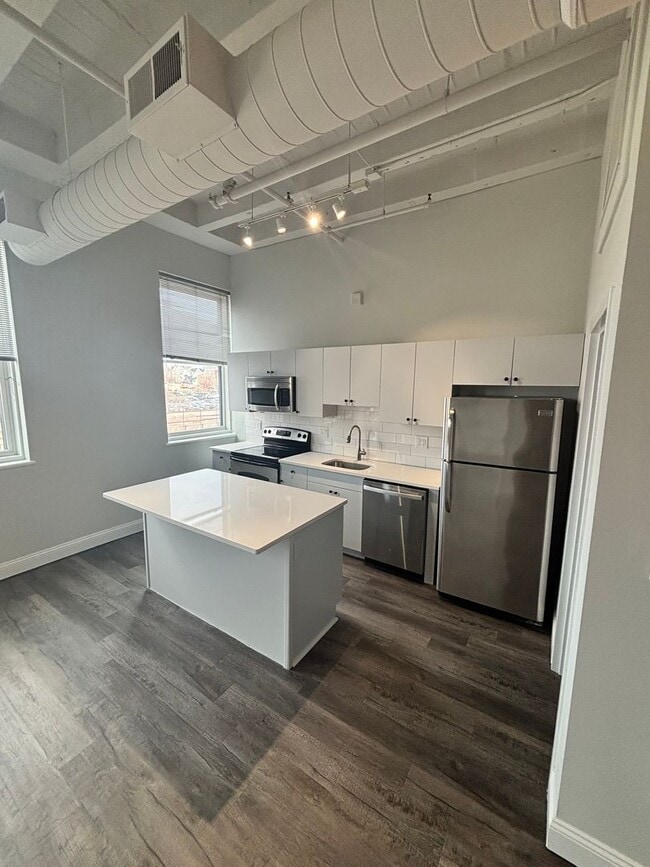 Building Photo - 24 Mt Vernon St Unit 302