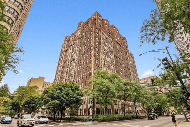 Photo - 3000 N Sheridan Apartments