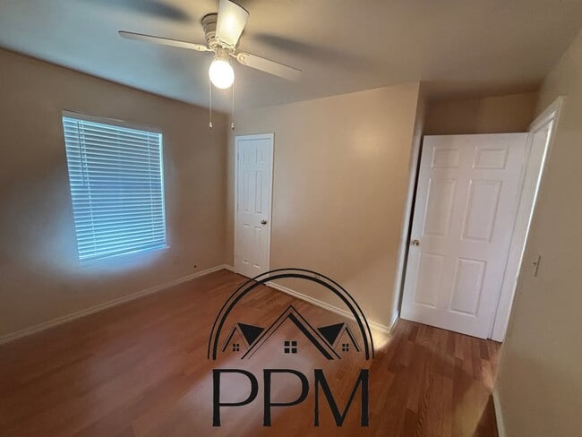 Photo - 901 Everitt St