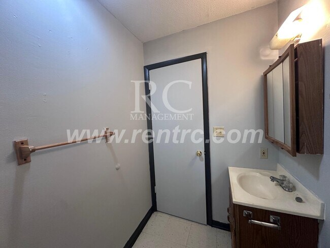 Photo - 1005-4 Oak-